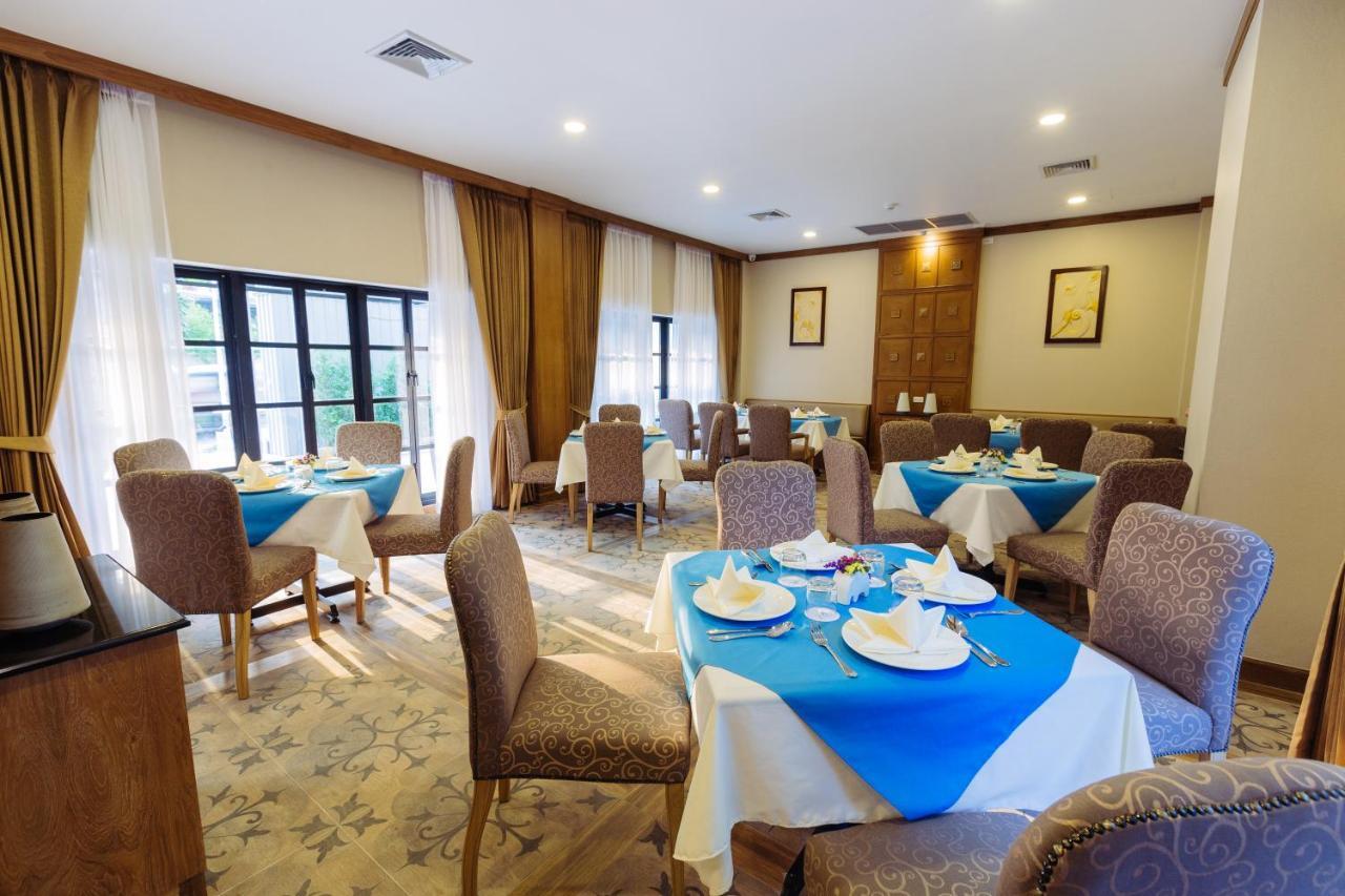 Decharme Hotel Chiang Mai Exteriör bild